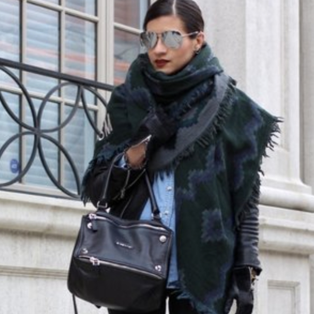 Wilfred Aritzia Rare! Blanket scarf
